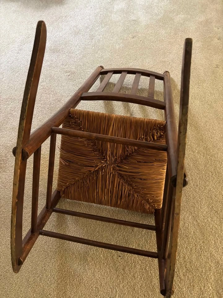 Small Old Oak Rocking Chair - photo 2