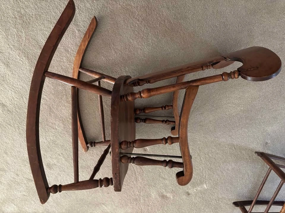 Full size, old, rocking chair, solid oak, good shape. - photo 2