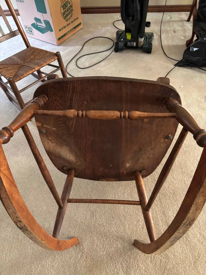Full size, old, rocking chair, solid oak, good shape. - photo 5