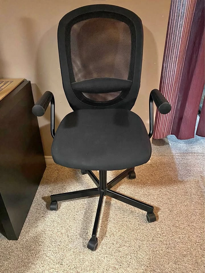 Black office chair