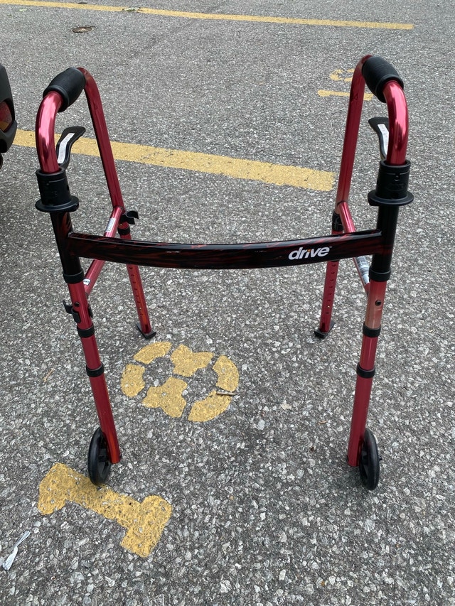 Walker with brakes