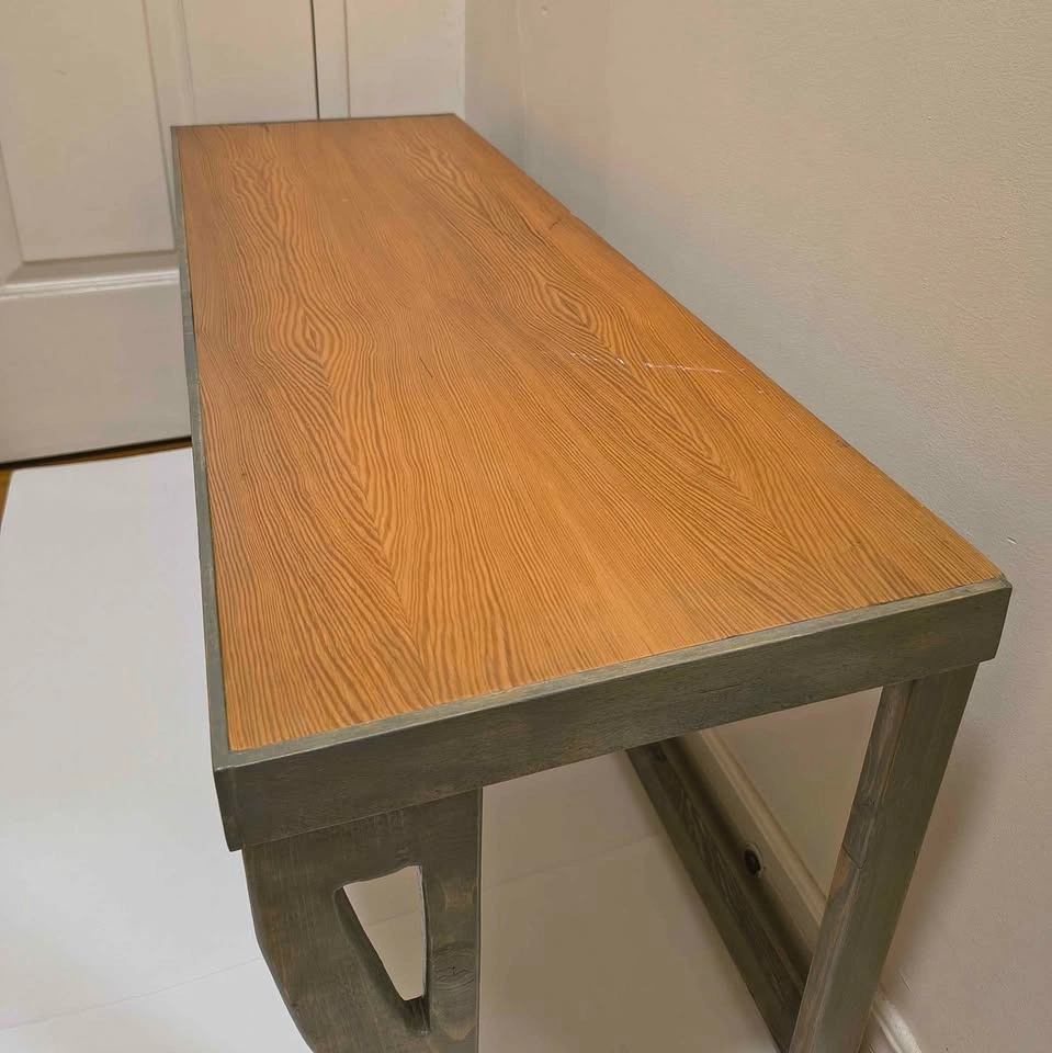 Two-tone wood bench with hand-carved frame - photo 3
