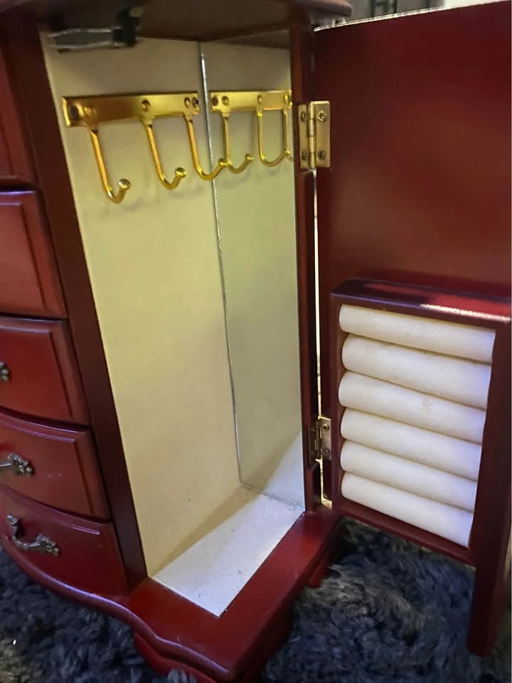 Red Wood Jewelry Box - photo 3