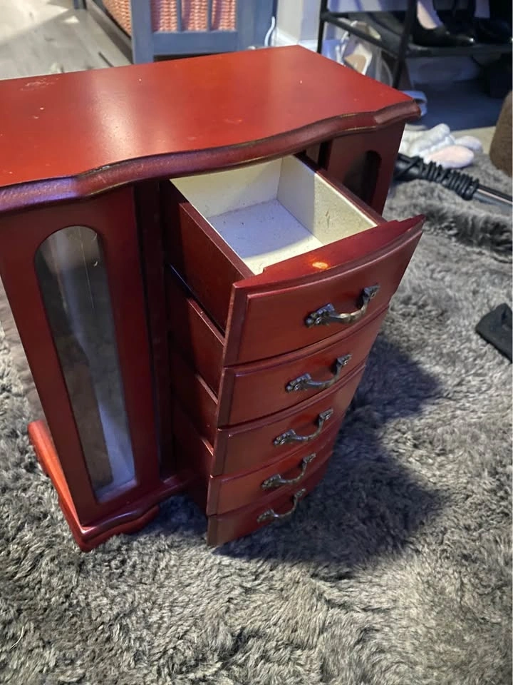 Red Wood Jewelry Box - photo 4