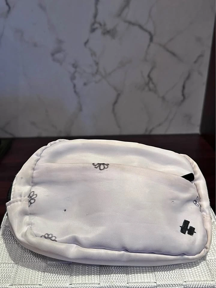 FREE White Belt Bag