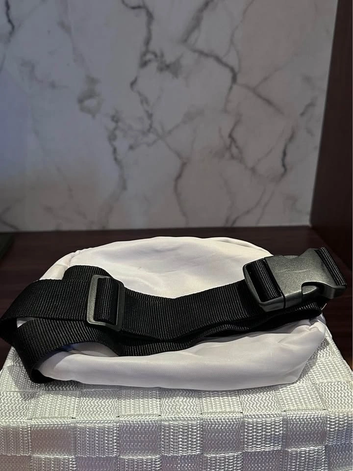 FREE White Belt Bag - photo 2