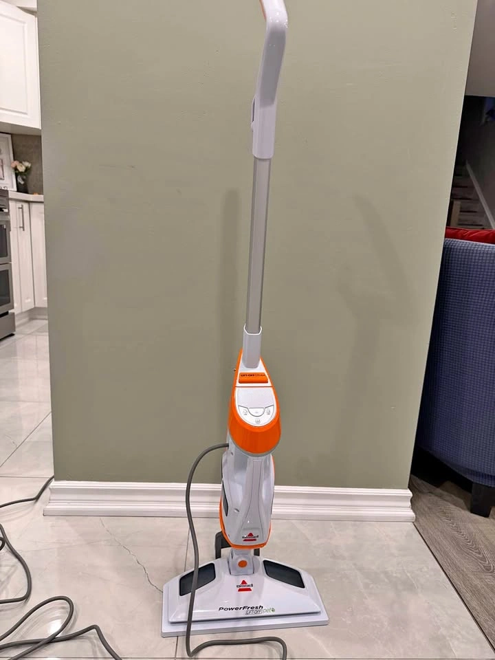2-IN-1 SCRUBBING & SANITIZING STEAM MOP