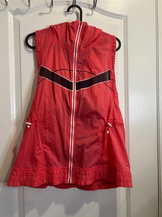 Lululemon Athletica Run Like The Wind Vest - Small - photo 2
