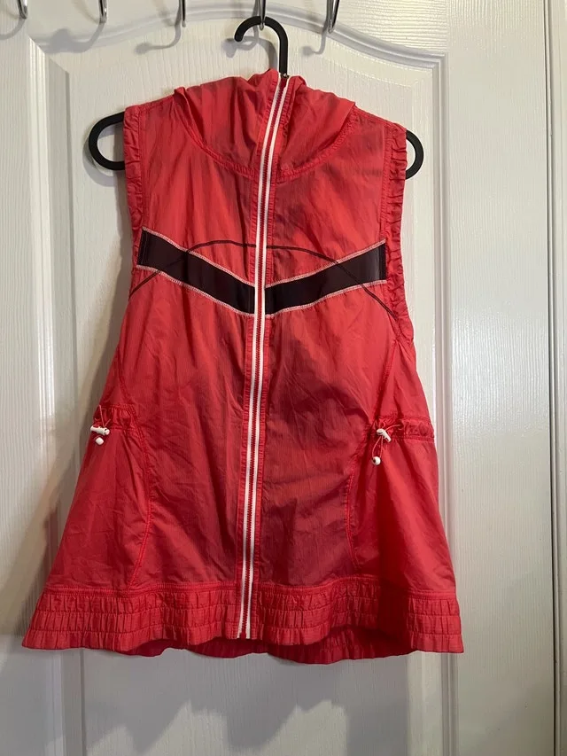 Lululemon Athletica Run Like The Wind Vest - Small - photo 2
