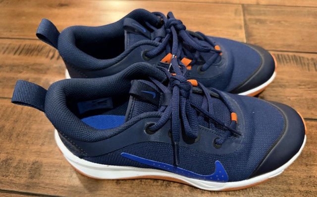 Nike Training Shoes women size 6 - photo 3