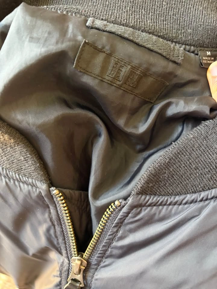 Uniqlo Men's Bomber - photo 4