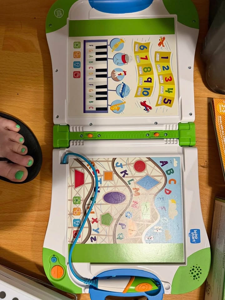 LeapFrog LeapStart Learning System w/ books