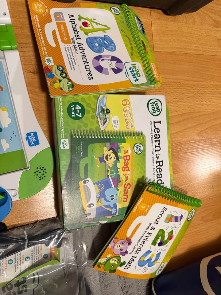 LeapFrog LeapStart Learning System w/ books - photo 2