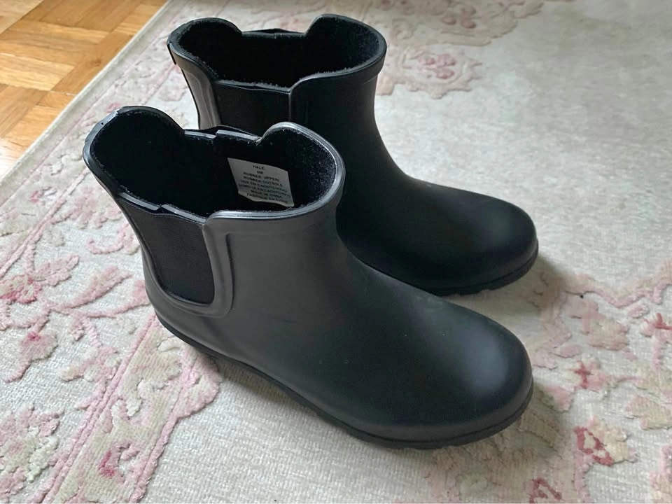London Fog Black Rubber Chelsea Boots - Size 6M