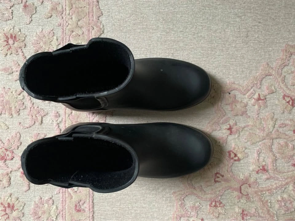London Fog Black Rubber Chelsea Boots - Size 6M - photo 2