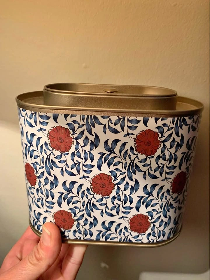Floral tin