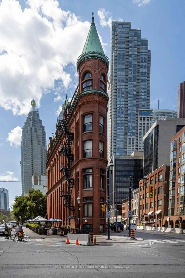 3 Beds 2 Baths Condo - 2A Church St, Toronto - photo 5