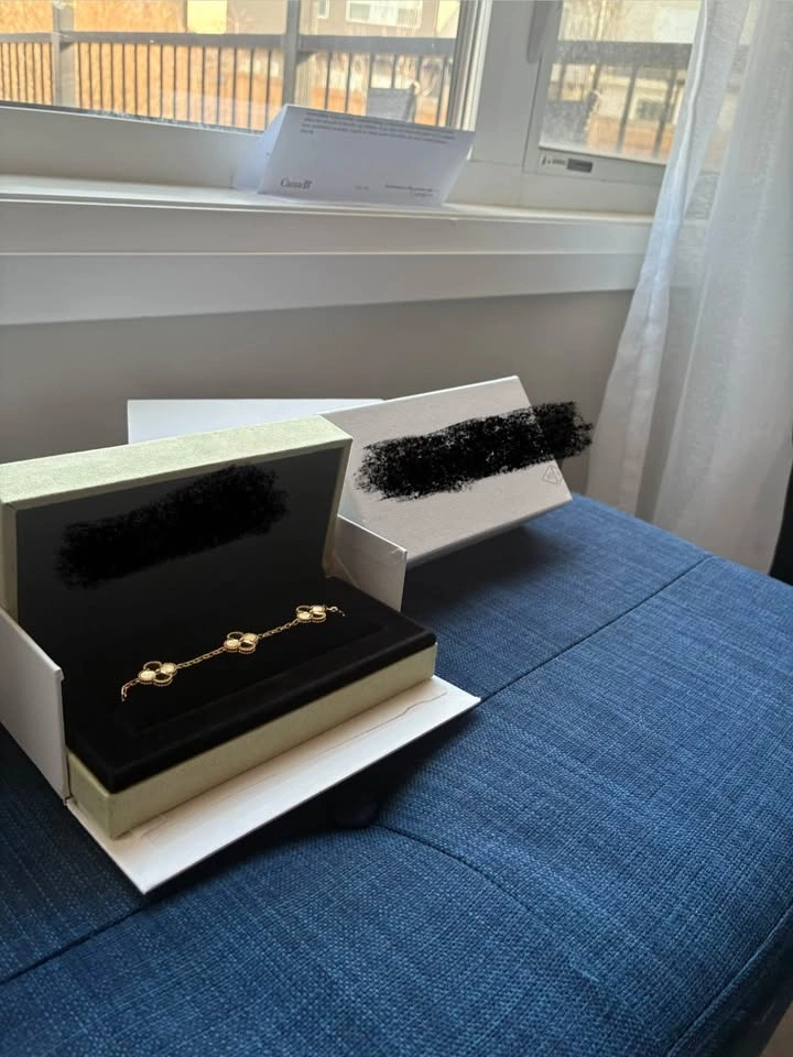 Luxury Clover Bracelet - Gold Finish (Full Set) - photo 4