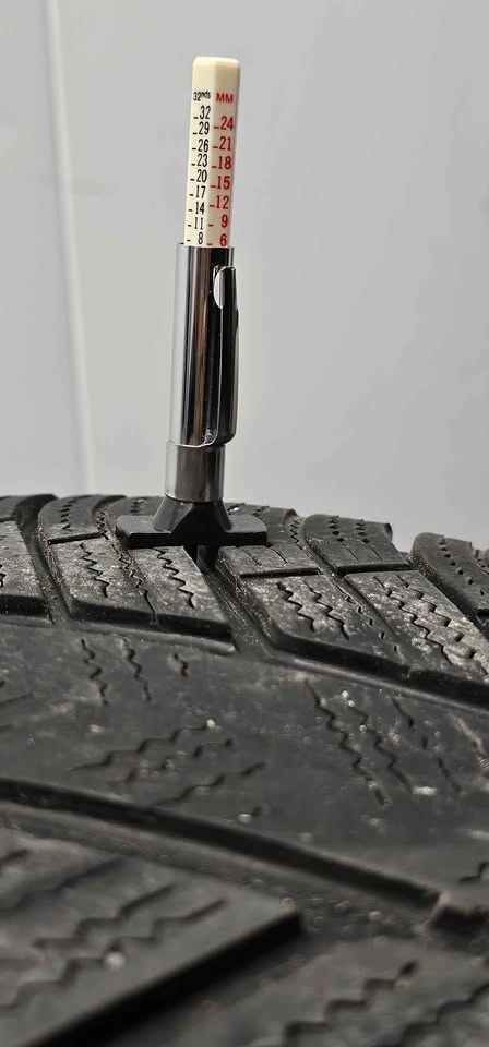 Tesla Model Y Rims w/ Winter Tires 255/45R19 +TPMS - photo 2