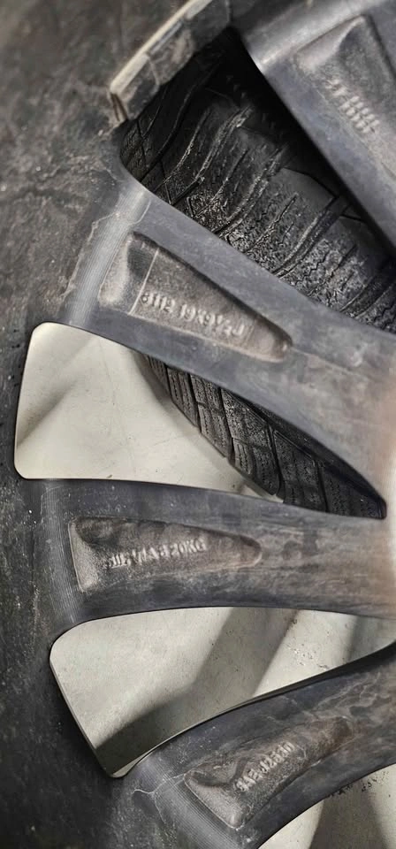 Tesla Model Y Rims w/ Winter Tires 255/45R19 +TPMS - photo 4