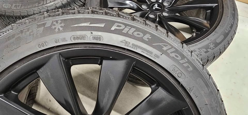 Tesla Model Y Rims w/ Winter Tires 255/45R19 +TPMS - photo 5