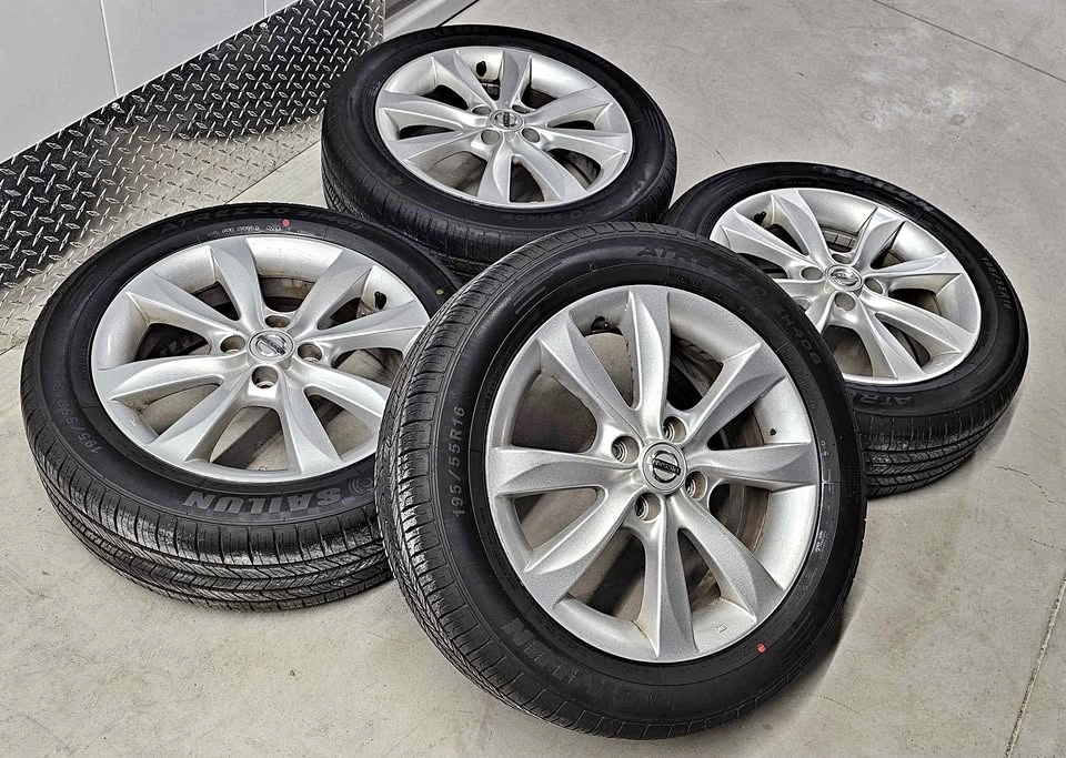 Nissan Versa OEM Rims with All Season Tires 195/55R16