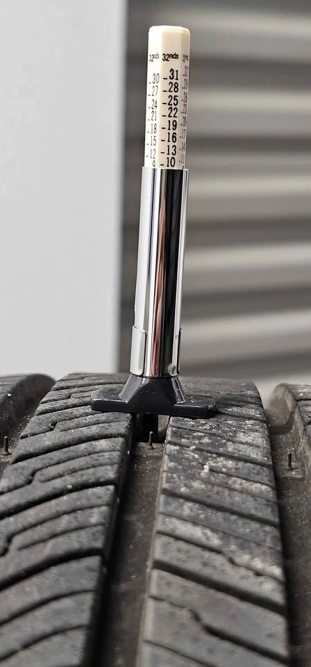 Nissan Versa OEM Rims with All Season Tires 195/55R16 - photo 2