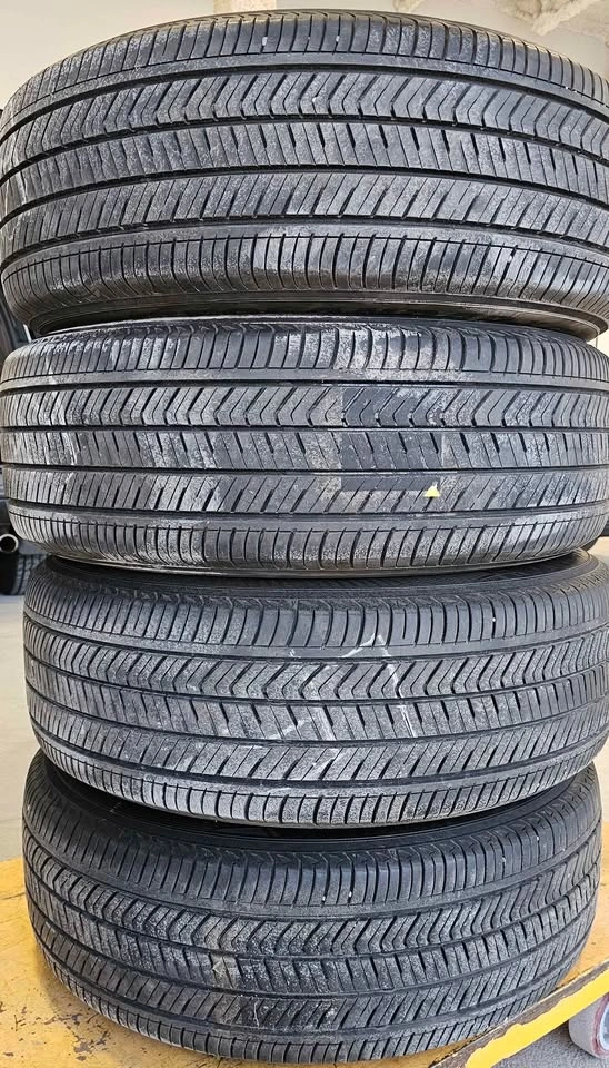 Toyota Grand Highlander OEM Rims w/ All Season Tires 255/55R20 + - photo 4