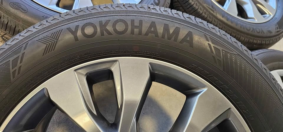 Toyota Grand Highlander OEM Rims w/ All Season Tires 255/55R20 + - photo 5