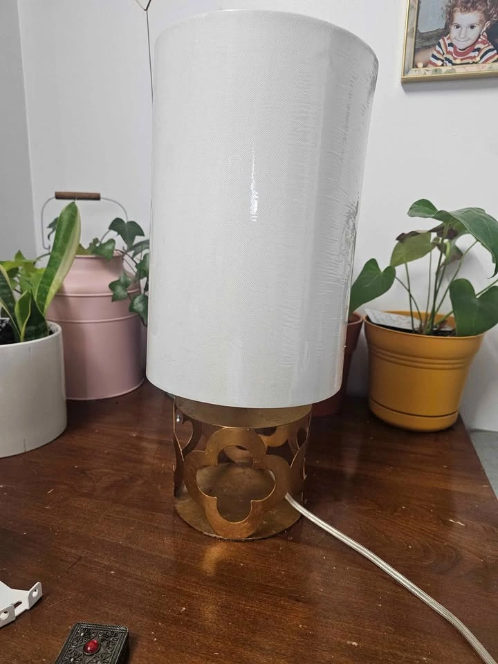 Gold & White Table Lamp w Quatrefoil Base - photo 3