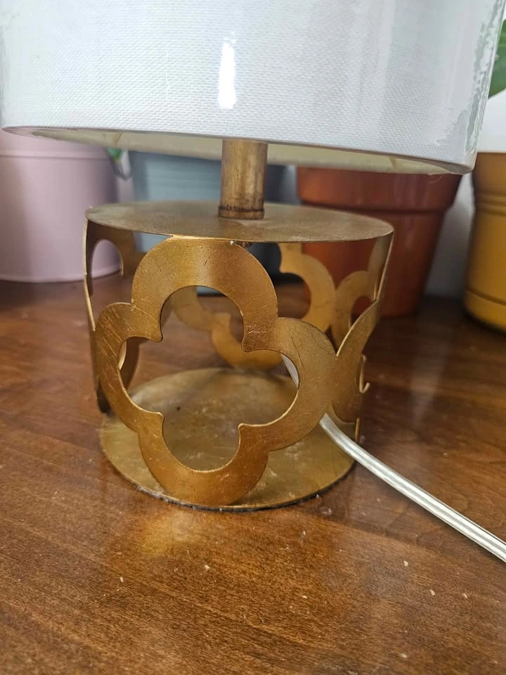 Gold & White Table Lamp w Quatrefoil Base - photo 4