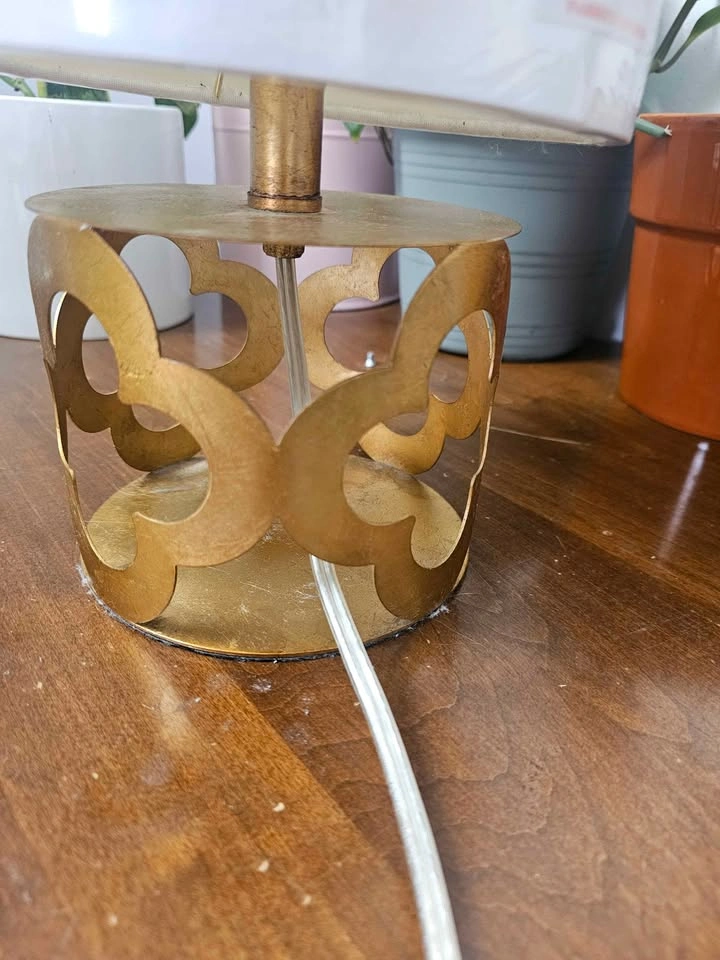 Gold & White Table Lamp w Quatrefoil Base - photo 5