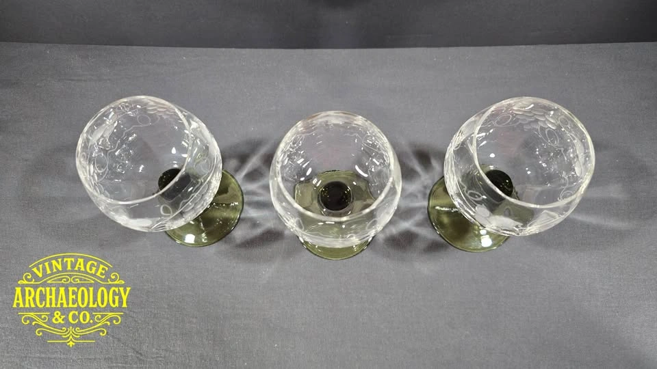 Set of 3 Vintage Etched Wine Goblets w/ Olive Green Stems - photo 4