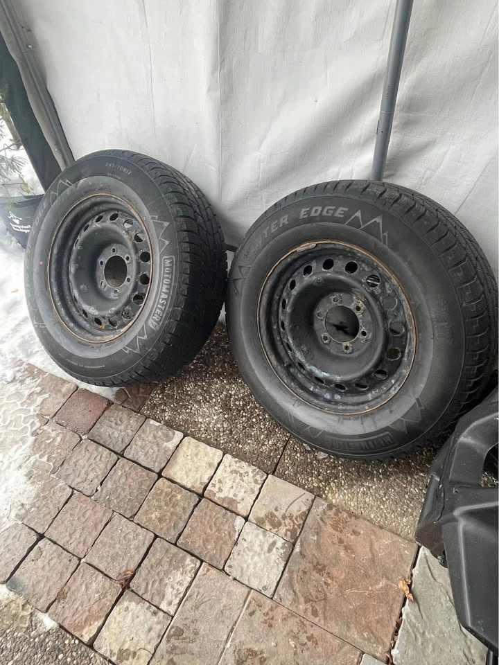 2 Winter Tires on Rims 245/70R17 - photo 4