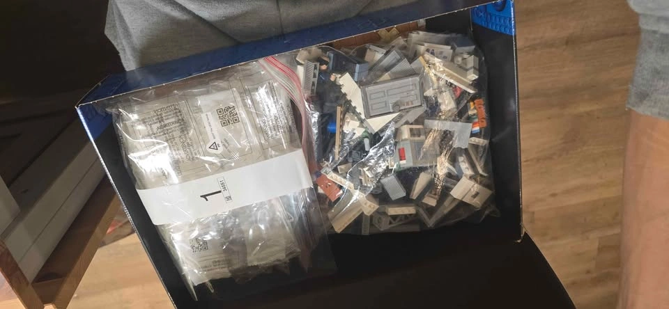 Seinfeld Lego Set - Open Box - photo 3