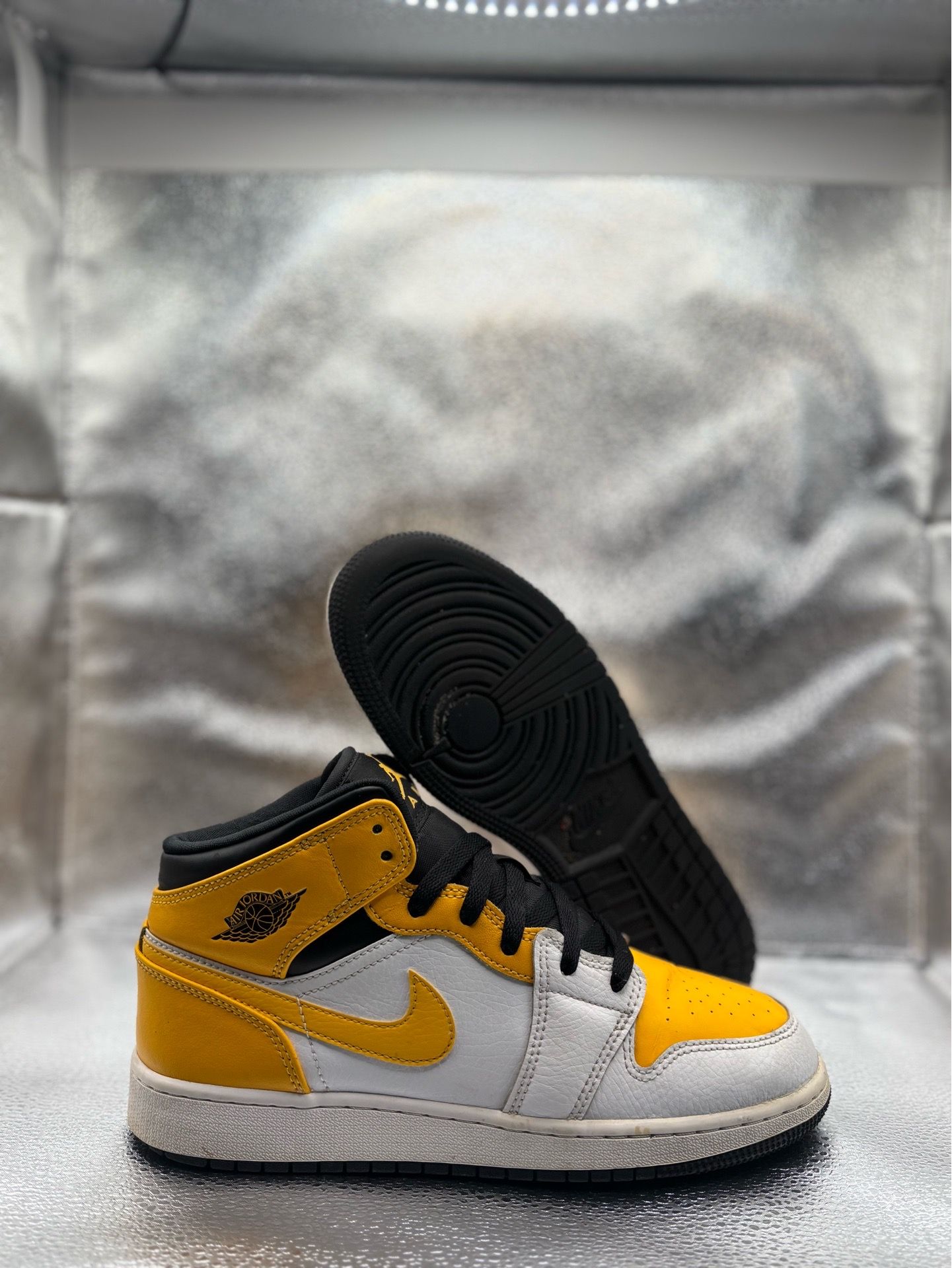 Air Jordan 1 Mid University Gold GS