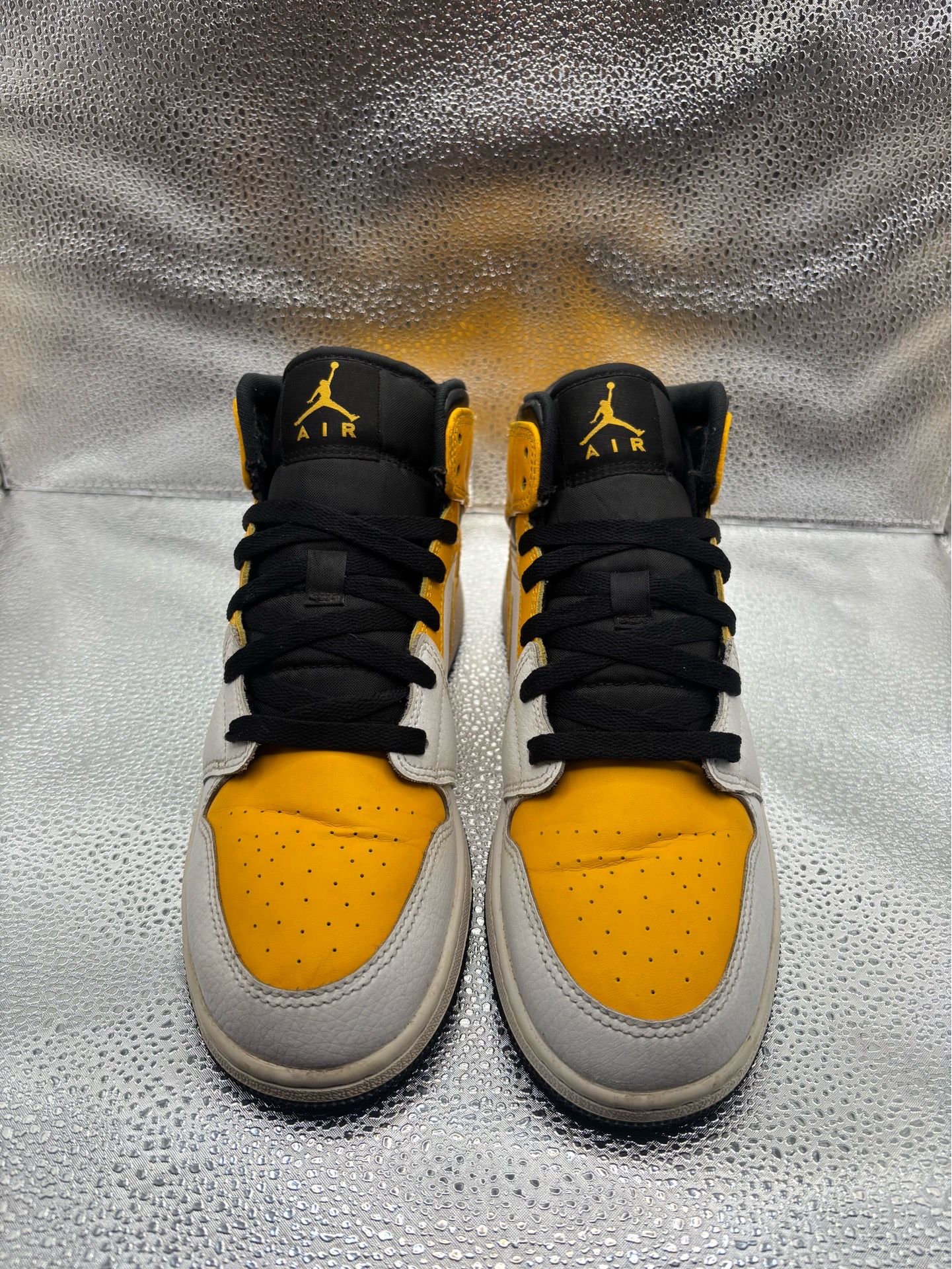Air Jordan 1 Mid University Gold GS - photo 2