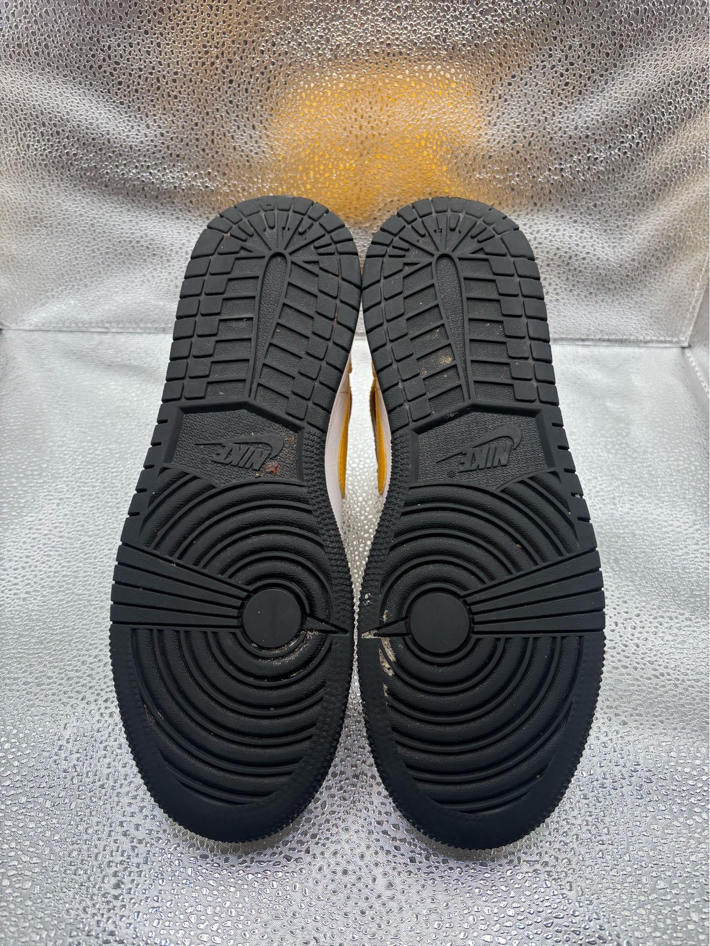 Air Jordan 1 Mid University Gold GS - photo 3