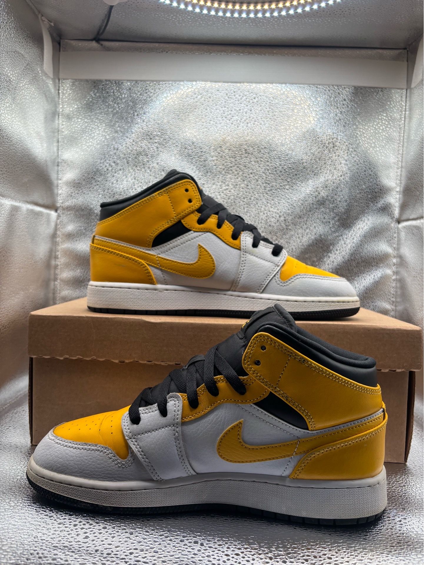 Air Jordan 1 Mid University Gold GS - photo 5