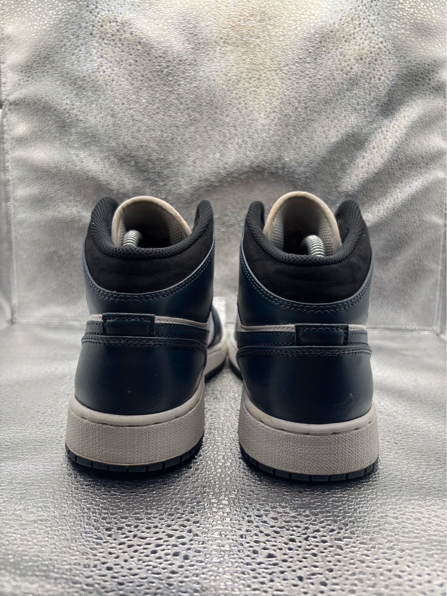 Air Jordan 1 Mid Amor Navy GS - photo 4