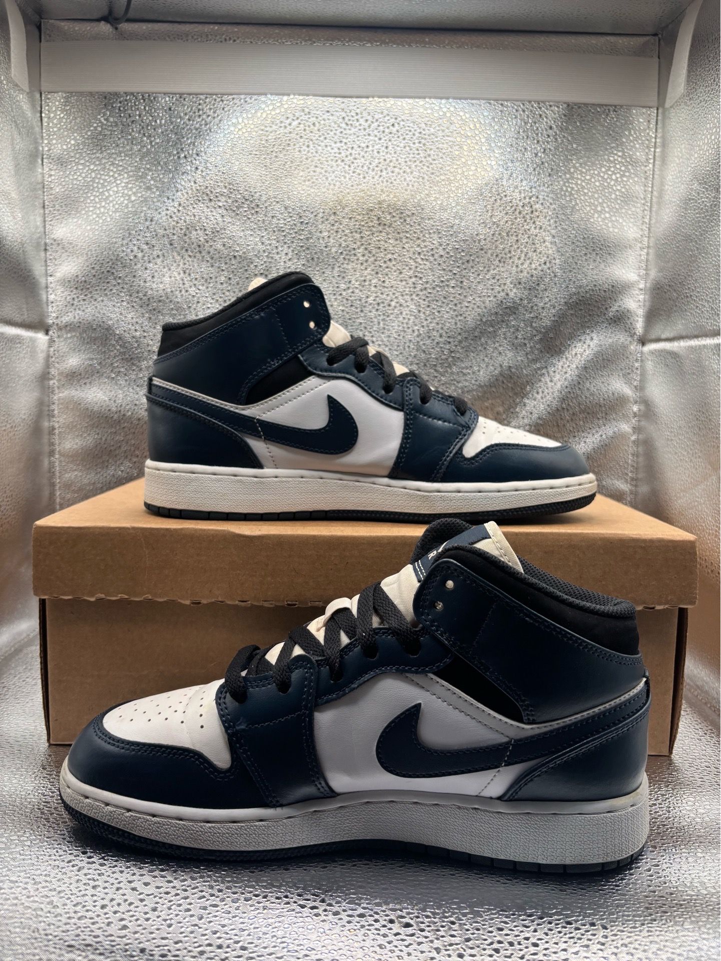 Air Jordan 1 Mid Amor Navy GS - photo 5