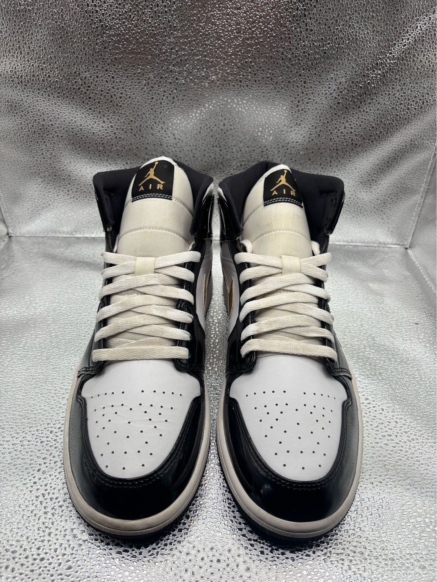 Air Jordan 1 Mid Metallic Black White Gold - photo 2