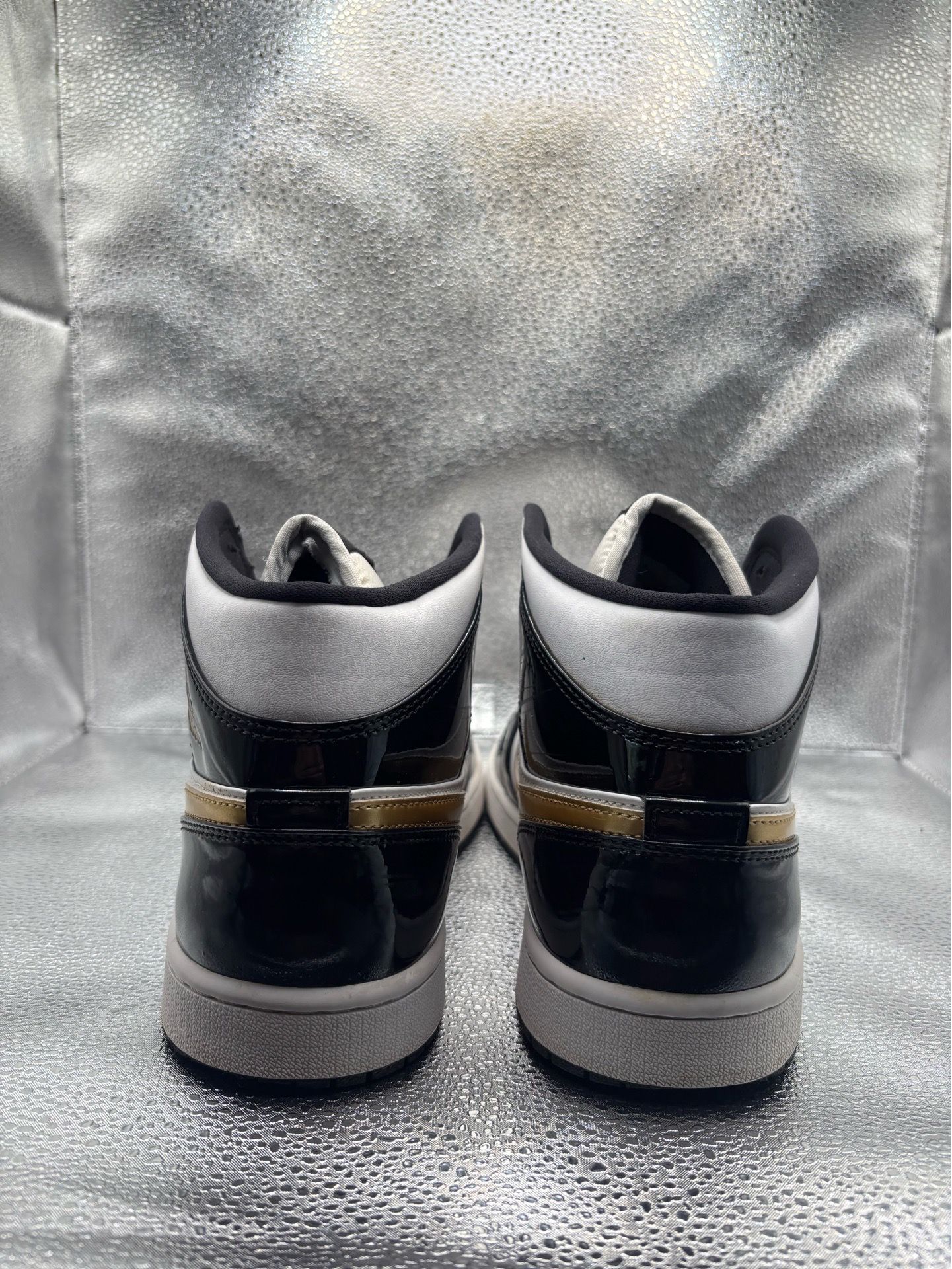 Air Jordan 1 Mid Metallic Black White Gold - photo 4