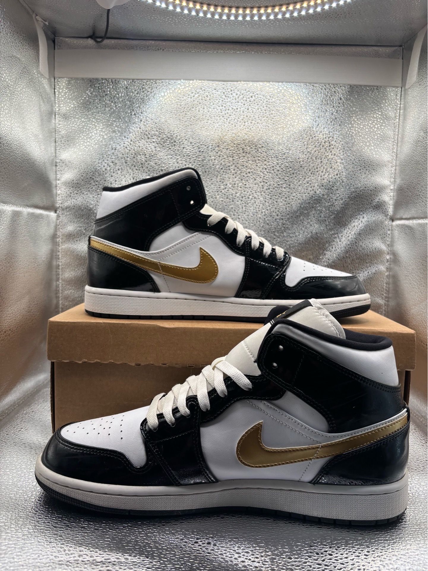 Air Jordan 1 Mid Metallic Black White Gold - photo 5