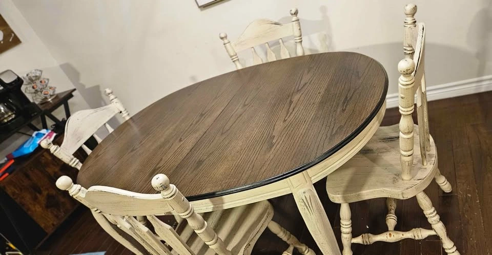 Dining Table plus 4 chairs. (Real wood) - photo 3