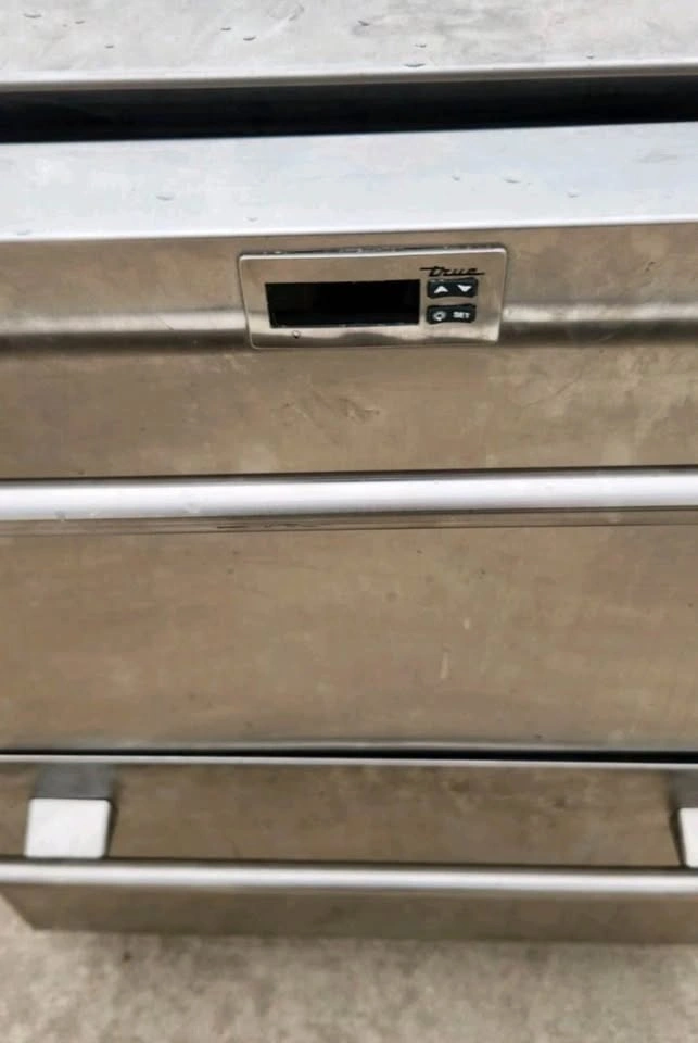 True Residential TUR-24D Refrigerator - Undercounter - photo 2
