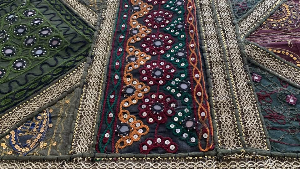 Beautiful handmade-style Indian embroidered textile - photo 2