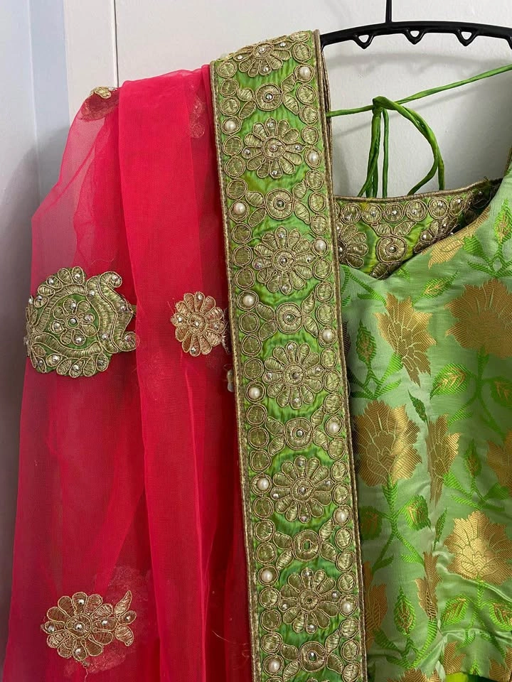 Indian Lehenga Set – Green & Gold with Pink Dupatta – Size M/L – - photo 2
