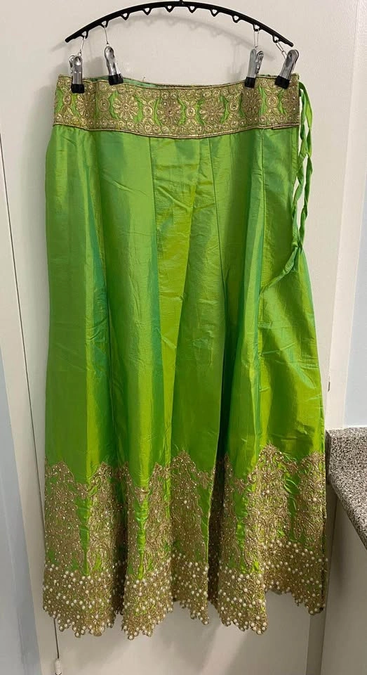 Indian Lehenga Set – Green & Gold with Pink Dupatta – Size M/L – - photo 4