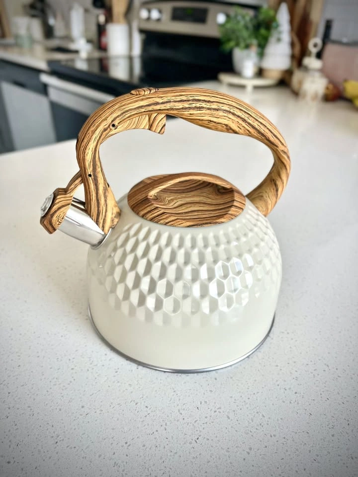 New Stovetop Whistling Kettle – Beige – 2.5 L